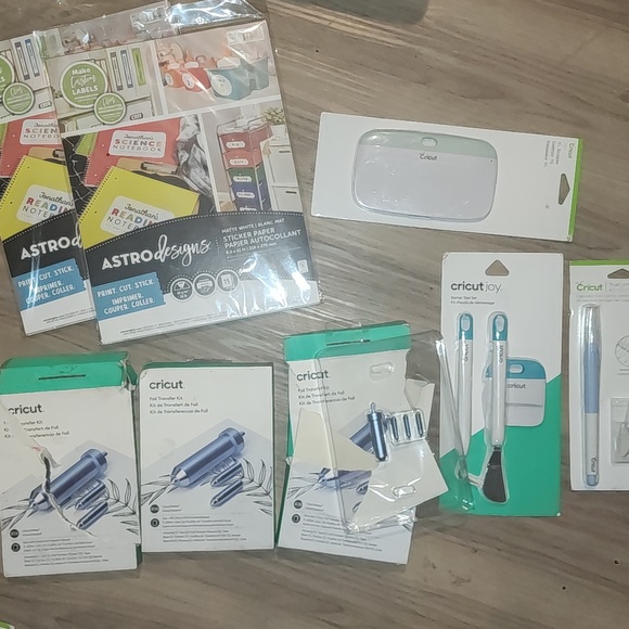 Circut bundle - Picture 1 of 4